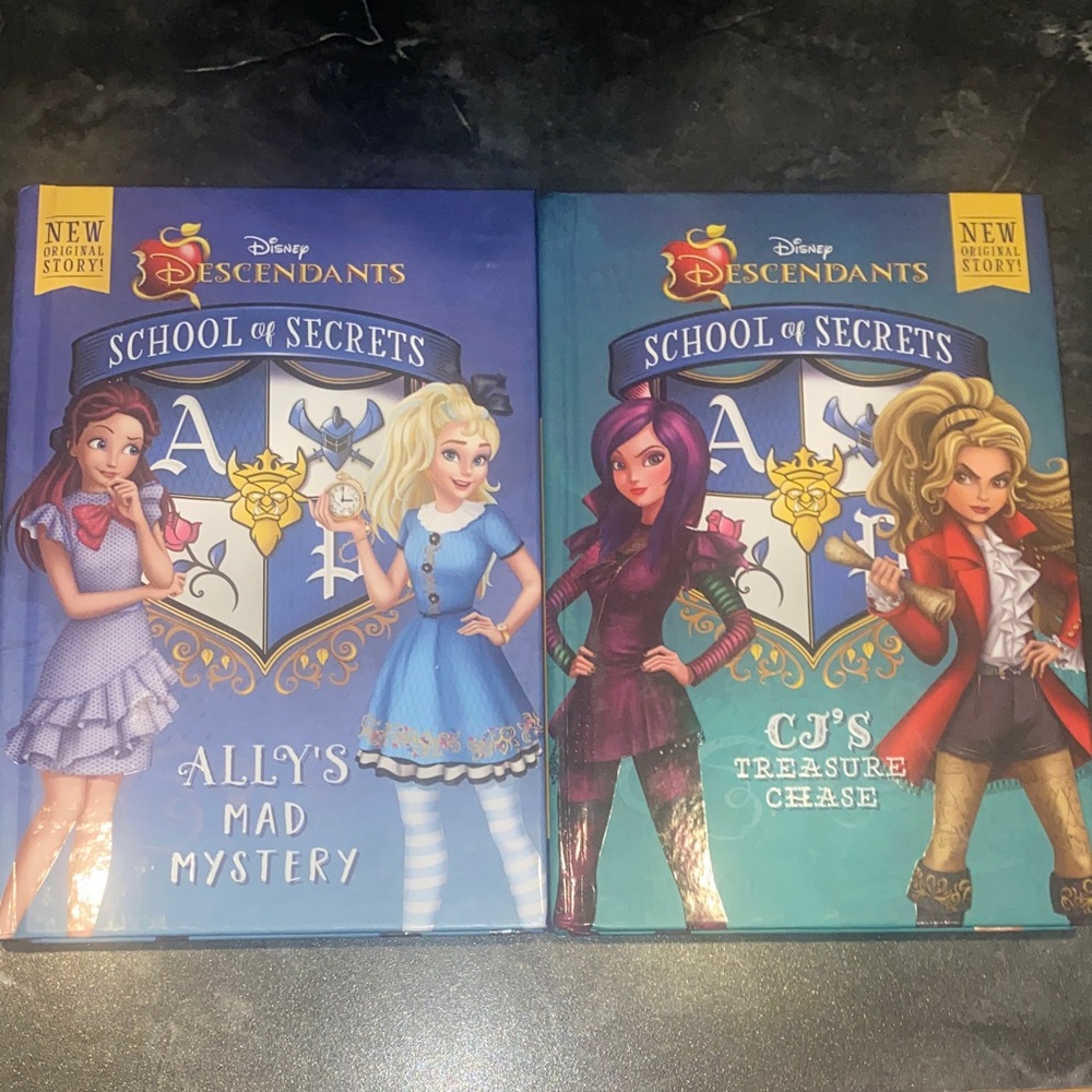 Disney Descendants School Of Secrets 🤫 Books